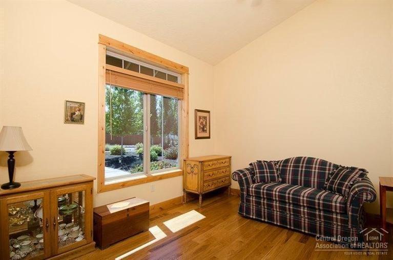 61261 Ladera Road Bend, OR 97702 - Photo 13 of 24 Guest Bedroom #1 at front of house with