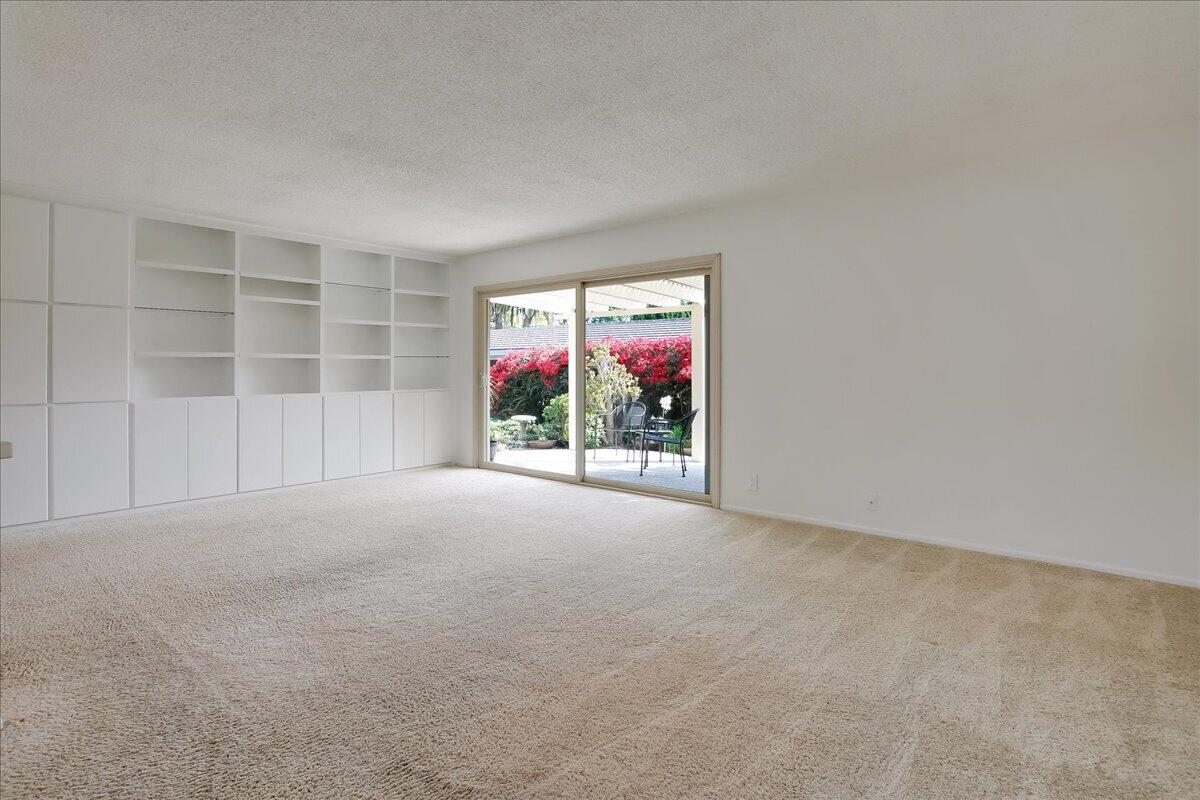 5726 Encina Road, Unit 1 Goleta, CA 93117 - Photo 10 of 36 Living Room