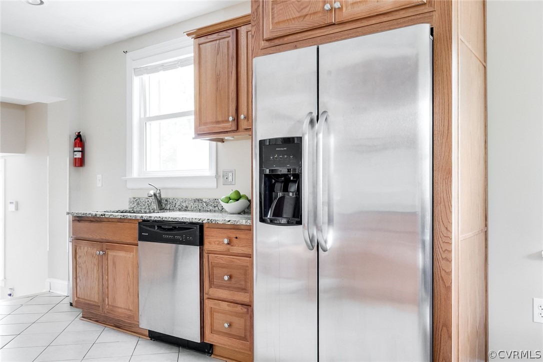 7547 Cherokee Road Richmond, VA 23225 - Photo 11 of 29 a kitchen with white cabinets and window