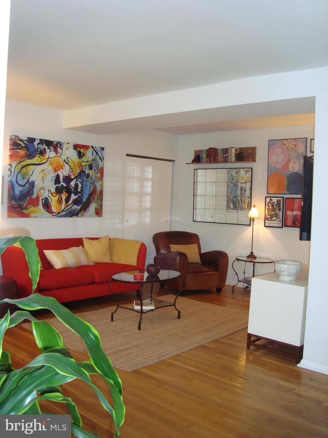 521 Epsom Road, Unit 1B Towson, MD 21286 - Photo 8 of 31 Living Room