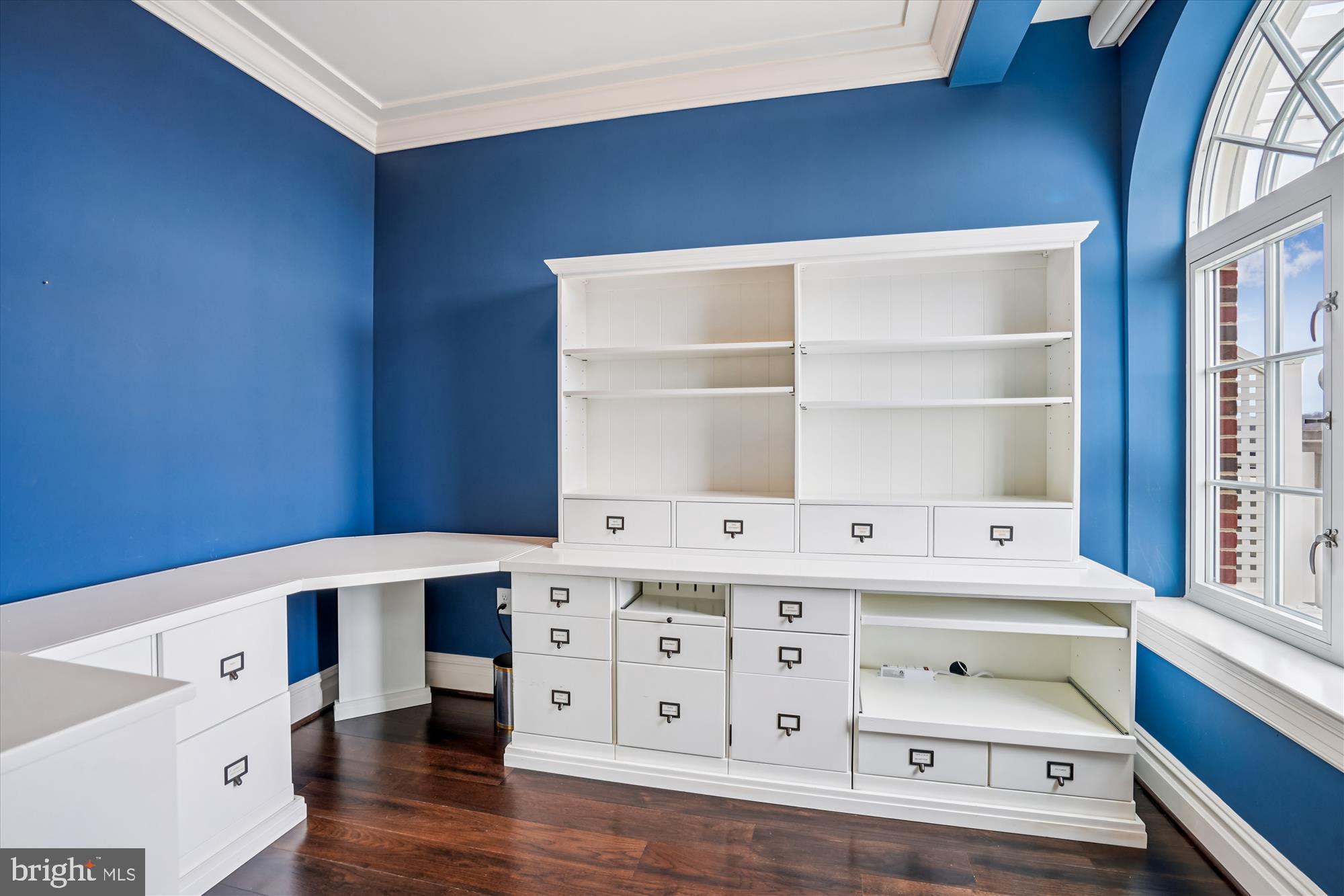 6900 Fleetwood Road, Unit 600 McLean, VA 22101 - Photo 13 of 32 a view of cabinets and wooden floor