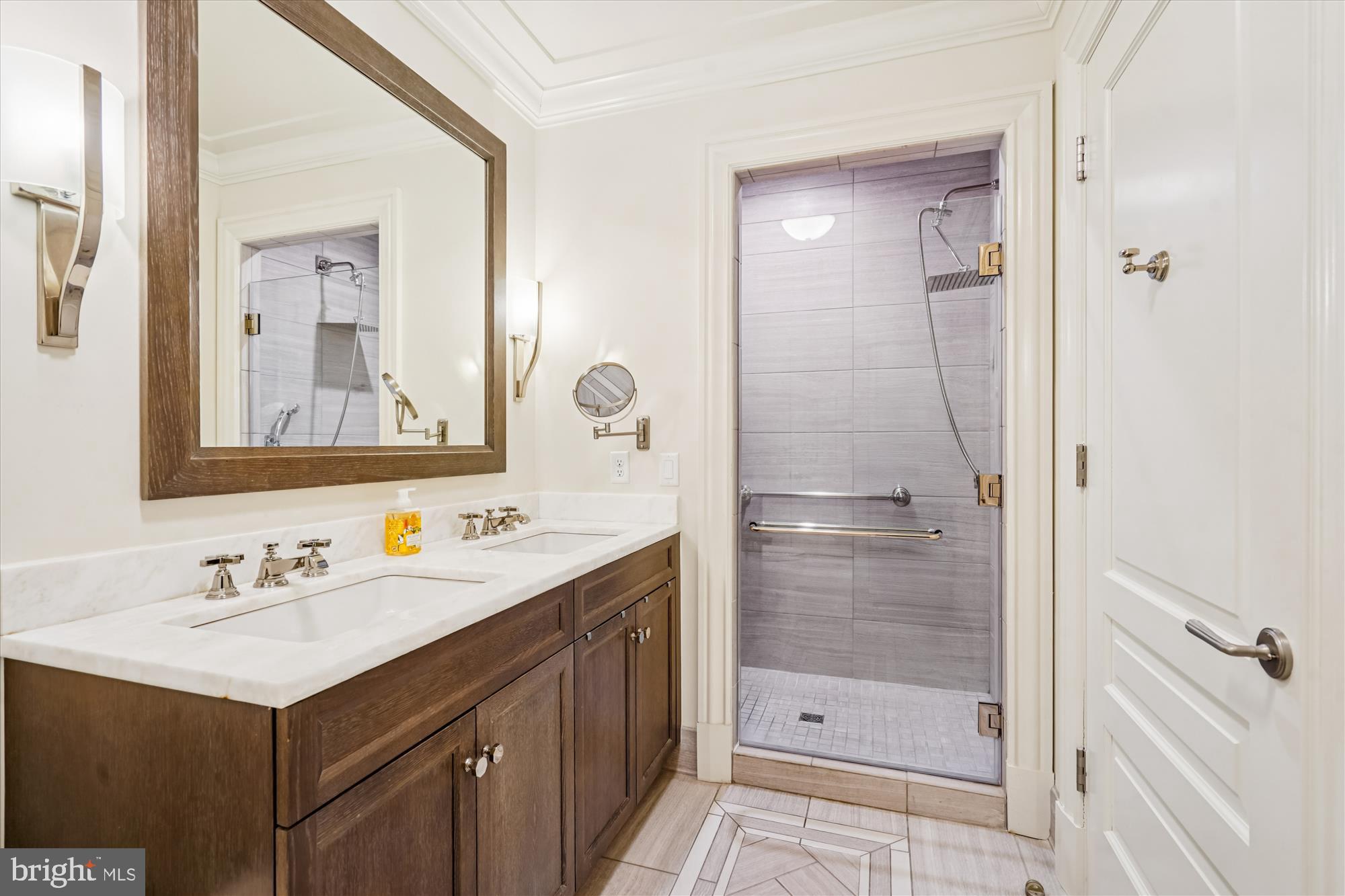 6900 Fleetwood Road, Unit 600 McLean, VA 22101 - Photo 15 of 32 a bathroom with a shower sink and mirror
