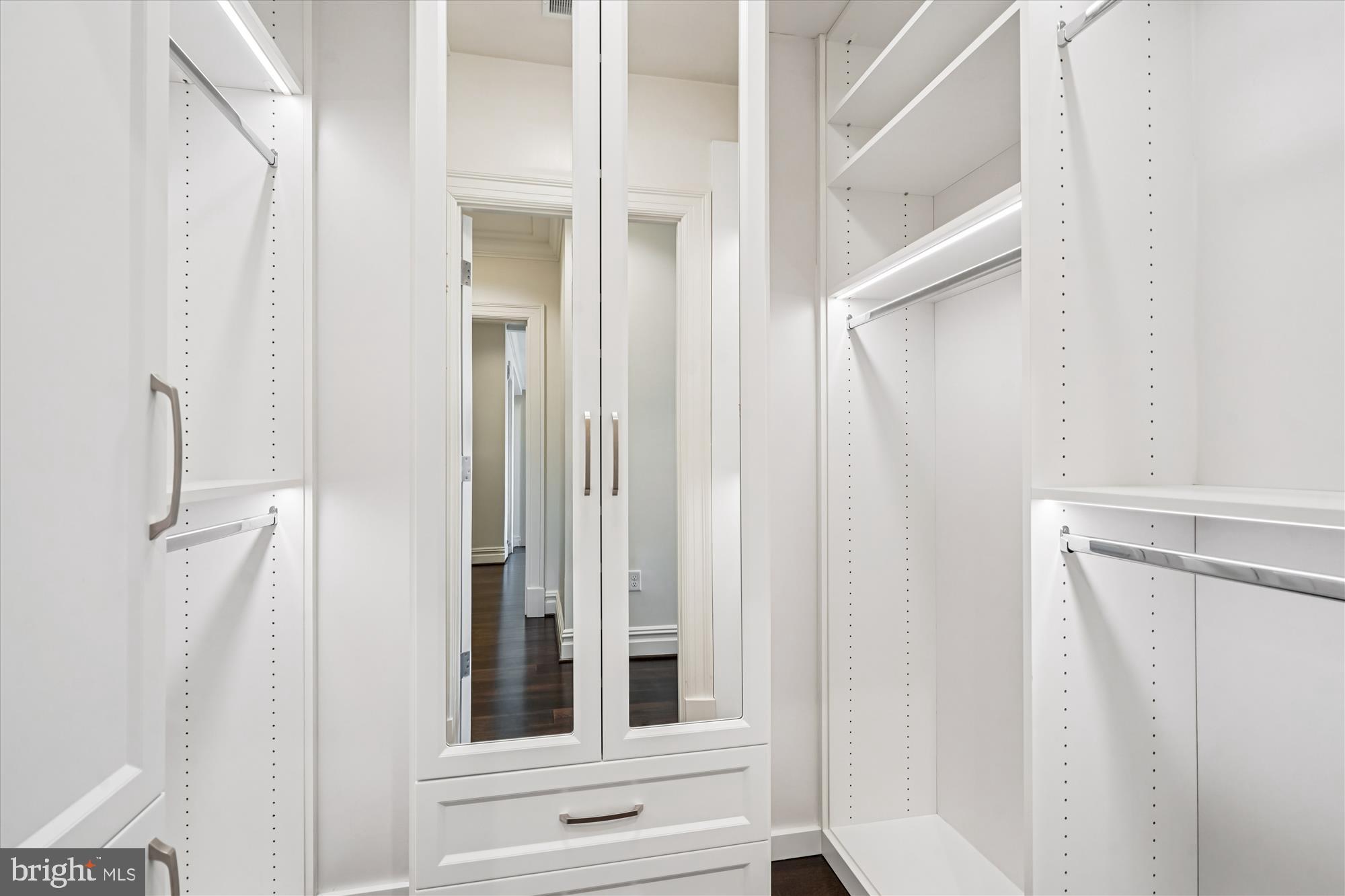 6900 Fleetwood Road, Unit 600 McLean, VA 22101 - Photo 18 of 32 a view of a bathroom from a corridor