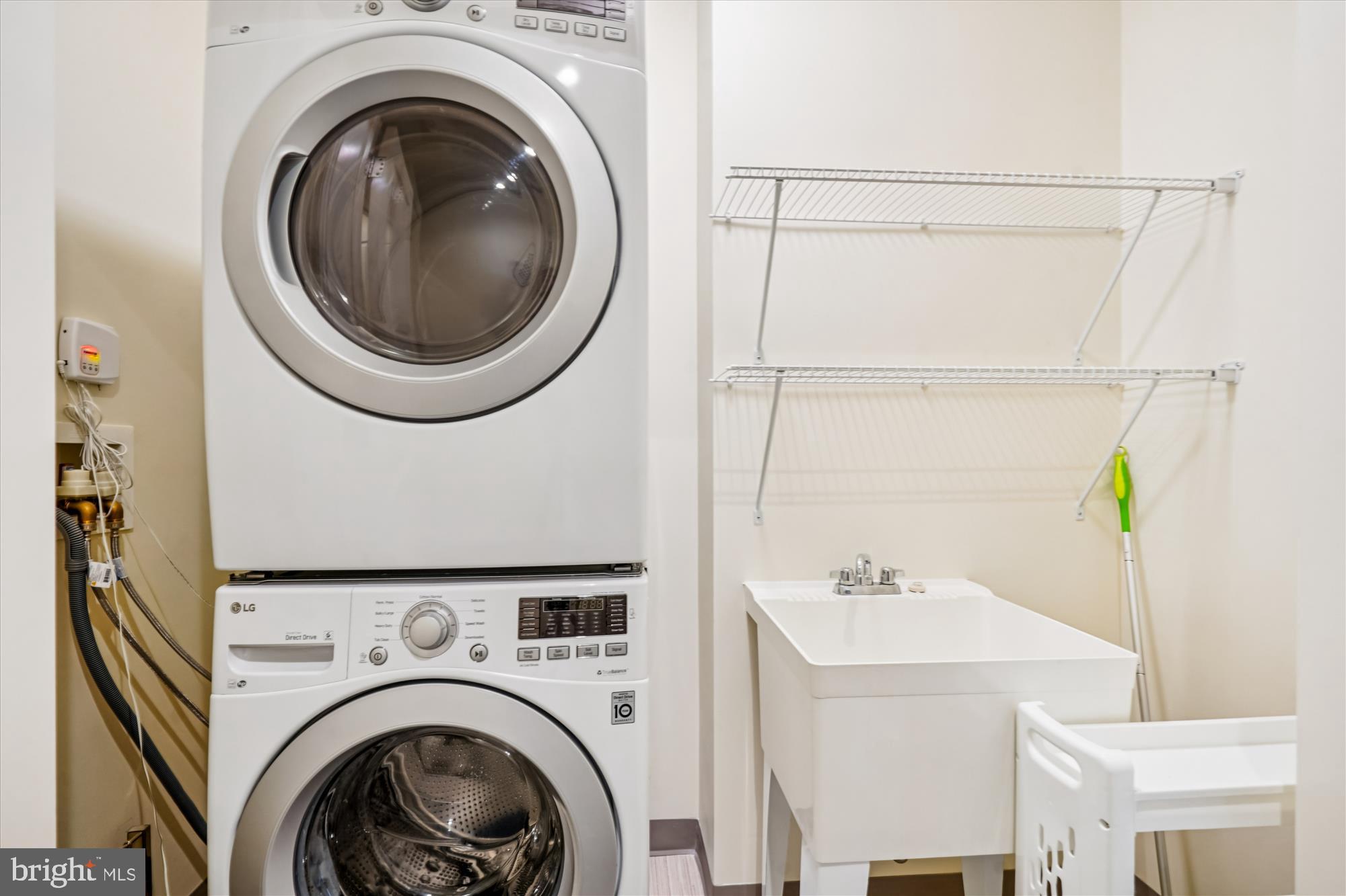 6900 Fleetwood Road, Unit 600 McLean, VA 22101 - Photo 32 of 32 a utility room with dryer and washer