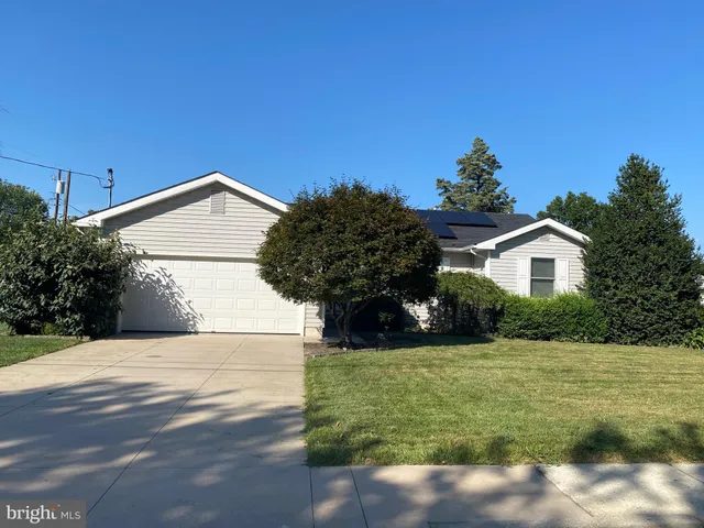 a view of a house with yard and tree s