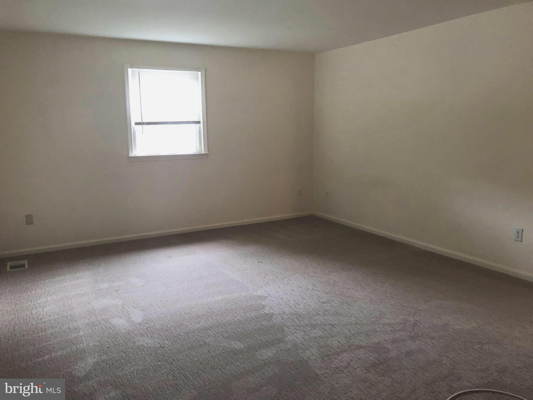 7223 Reservation Drive Springfield, VA 22153 - Photo 5 of 9 Living Room