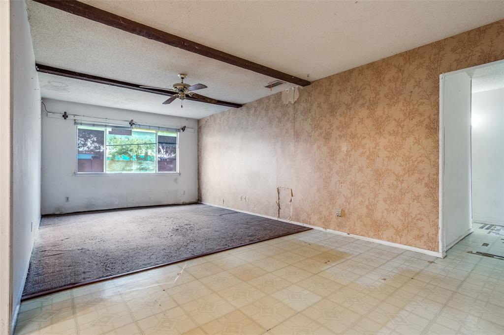 909 East Belt Line Road Richardson, TX 75081 - Photo 4 of 13 an empty room with windows and closet