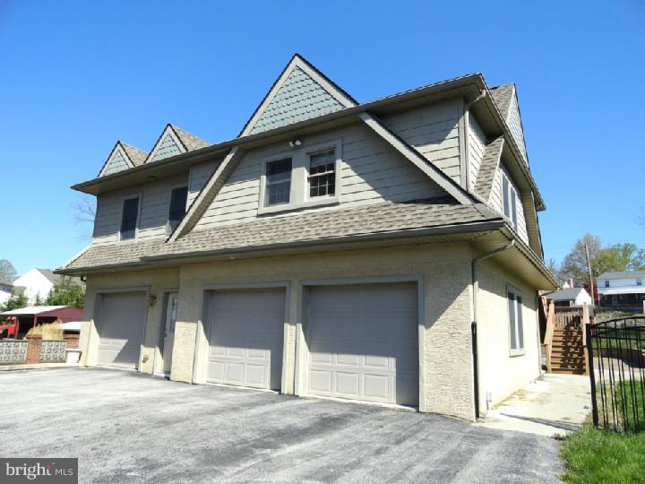 1527 Lawrence Road Havertown, PA 19083 - Photo 3 of 15