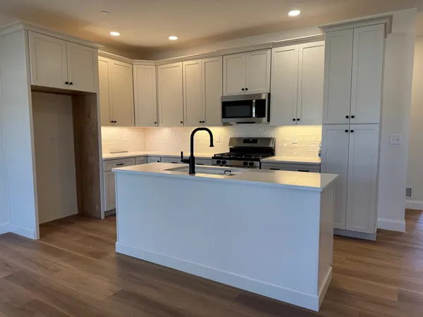 $510,000 | 8 A Dearborn Circle, Walpole, NH 03608