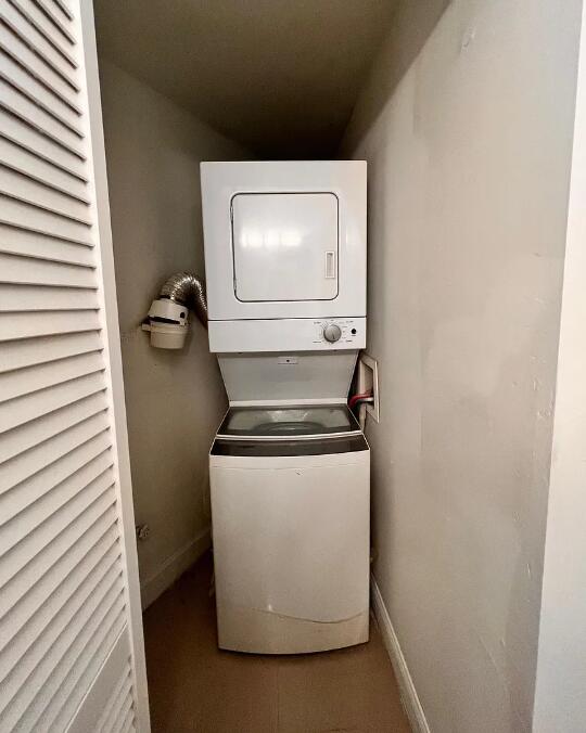 950 Lake Wyman Road, Unit A Boca Raton, FL 33431 - Photo 5 of 5 a utility room with dryer and washer