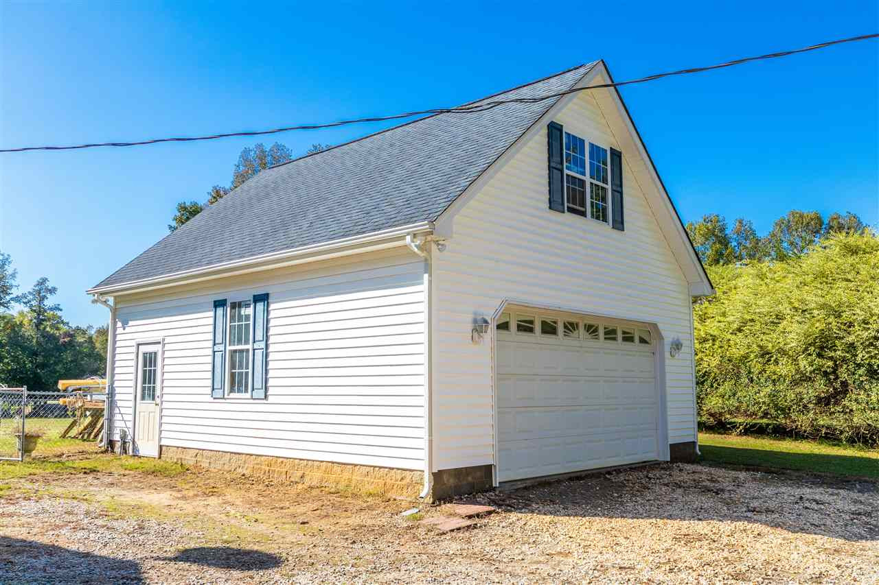 Detached garage/shop