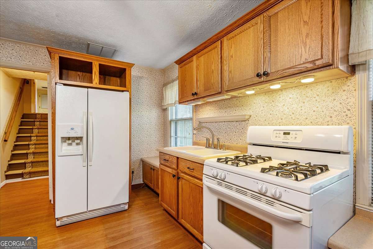 11302 Jefferson Road Athens, GA 30607 - Photo 23 of 75 a kitchen with a stove and a refrigerator