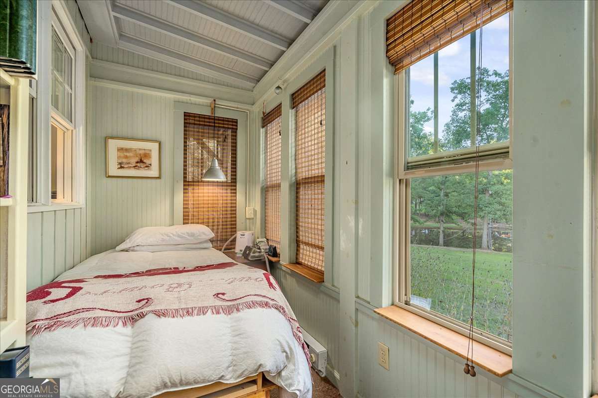 11302 Jefferson Road Athens, GA 30607 - Photo 33 of 75 a bedroom with a bed and a window