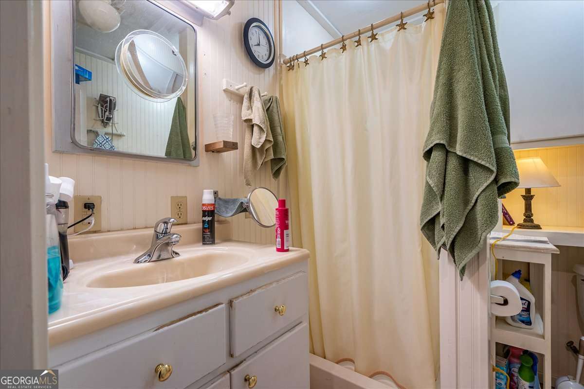 11302 Jefferson Road Athens, GA 30607 - Photo 46 of 75 a bathroom with a sink and a mirror