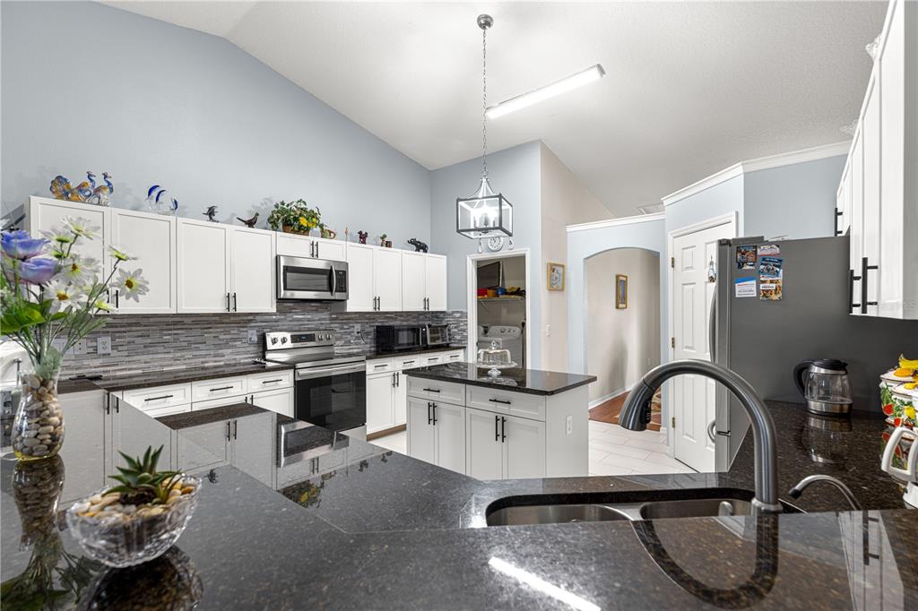 6470 Southwest 51st Terrace Ocala, FL 34474 - Photo 11 of 59