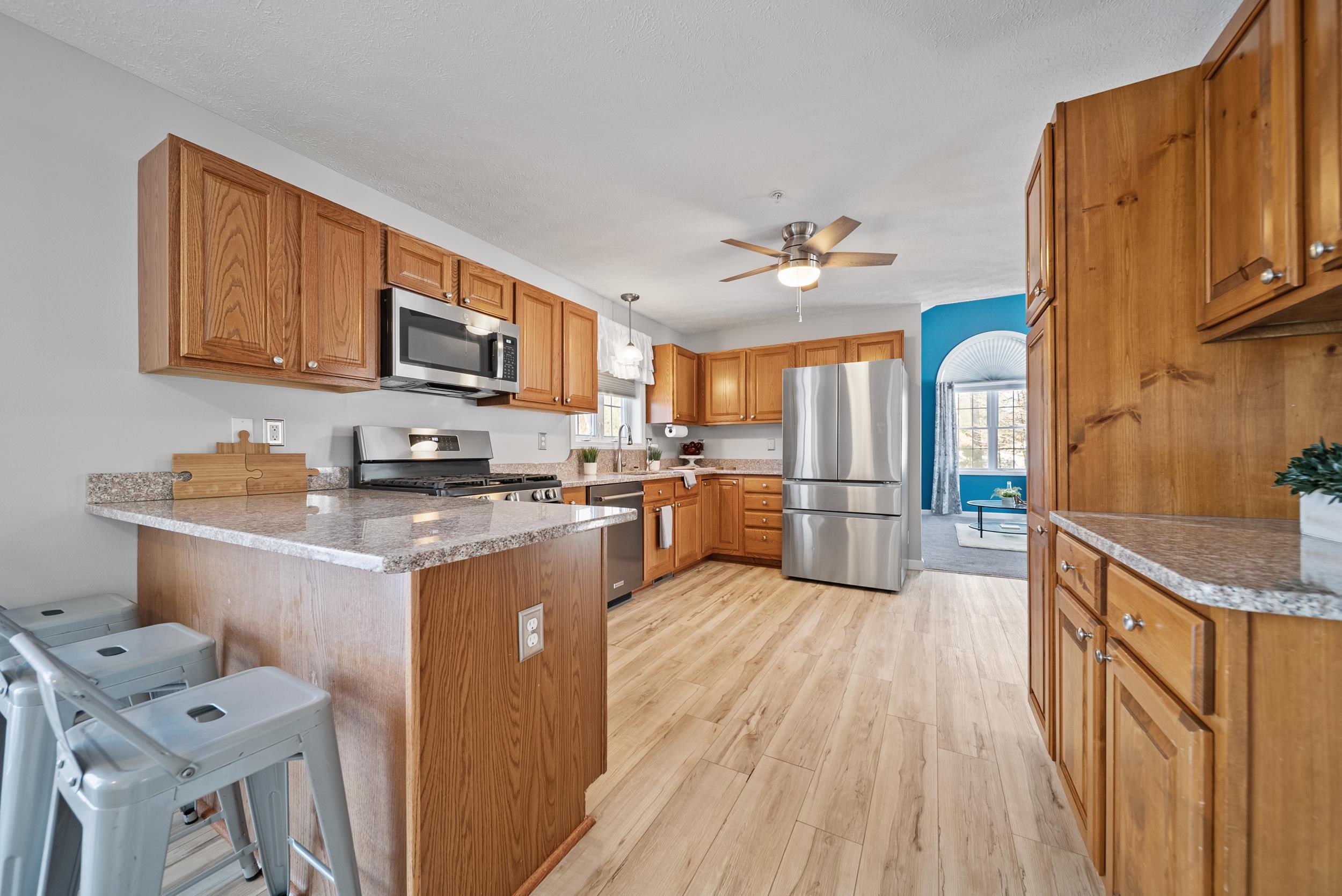 11 Barberry Street Hooksett, NH 03106 - Photo 2 of 36