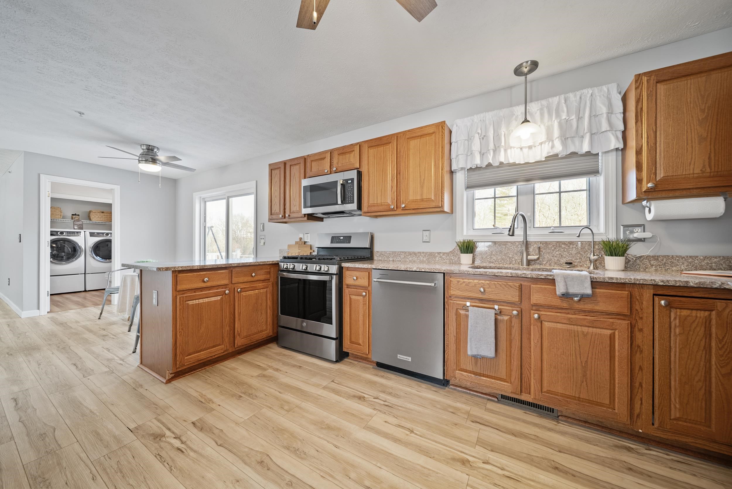 11 Barberry Street Hooksett, NH 03106 - Photo 3 of 36
