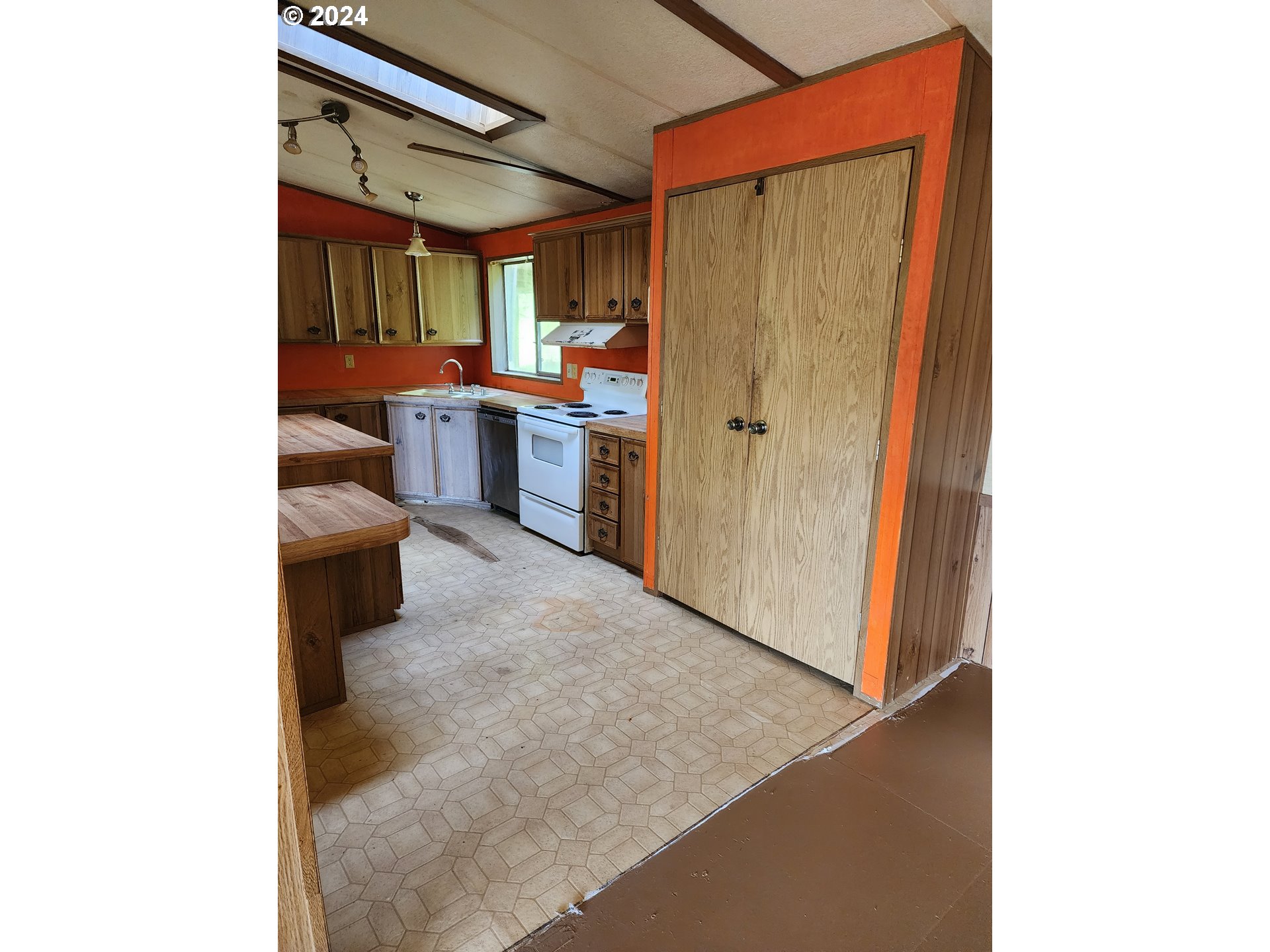 927 Lone Rock Road Glide, OR 97443 - Photo 12 of 24 Gallery Image 12