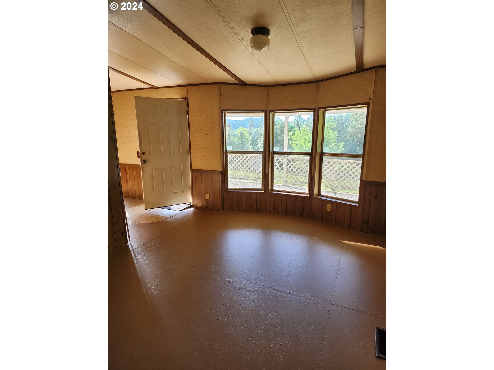 927 Lone Rock Road Glide, OR 97443 - Photo 7 of 24 Gallery Image 7
