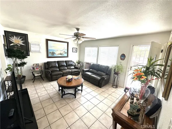 $389,900 | 16116 Cajon Street, Hesperia, CA 92345