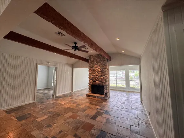 $2,100 | 308 Indian Shore, Livingston, TX 77351