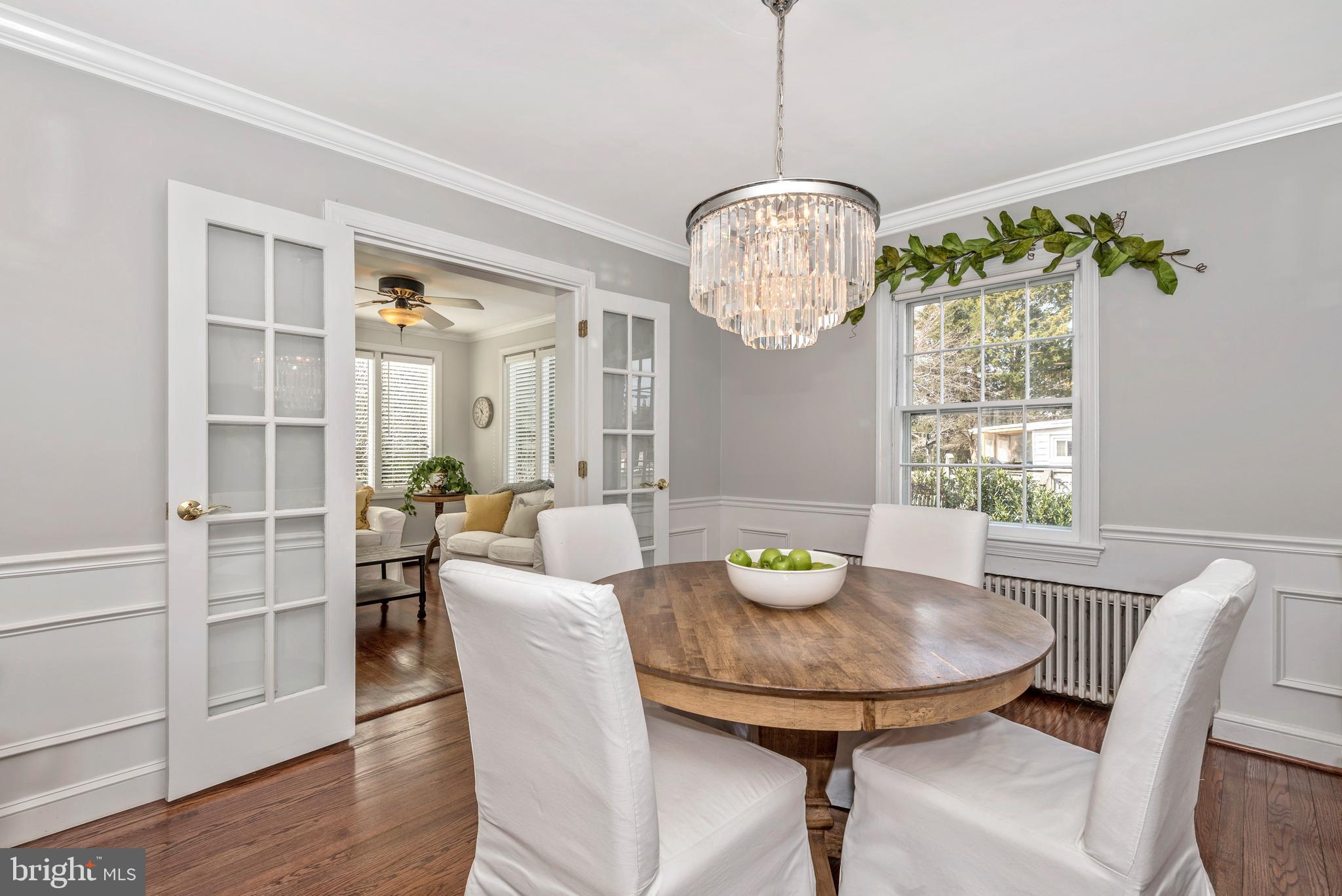 13904 Darnestown Road Gaithersburg, MD 20878 - Photo 13 of 42 Gorgeous Moldings and Hardwood Floors