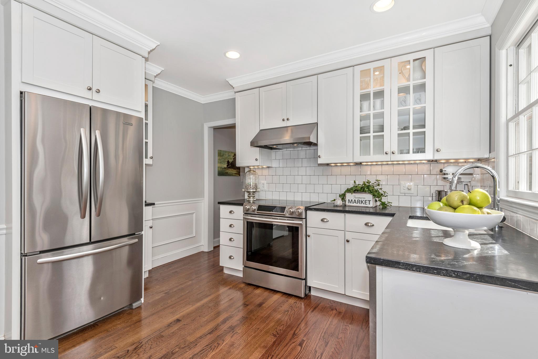 13904 Darnestown Road Gaithersburg, MD 20878 - Photo 15 of 42 Stainless Steel Appliances and Hardwood Flooring