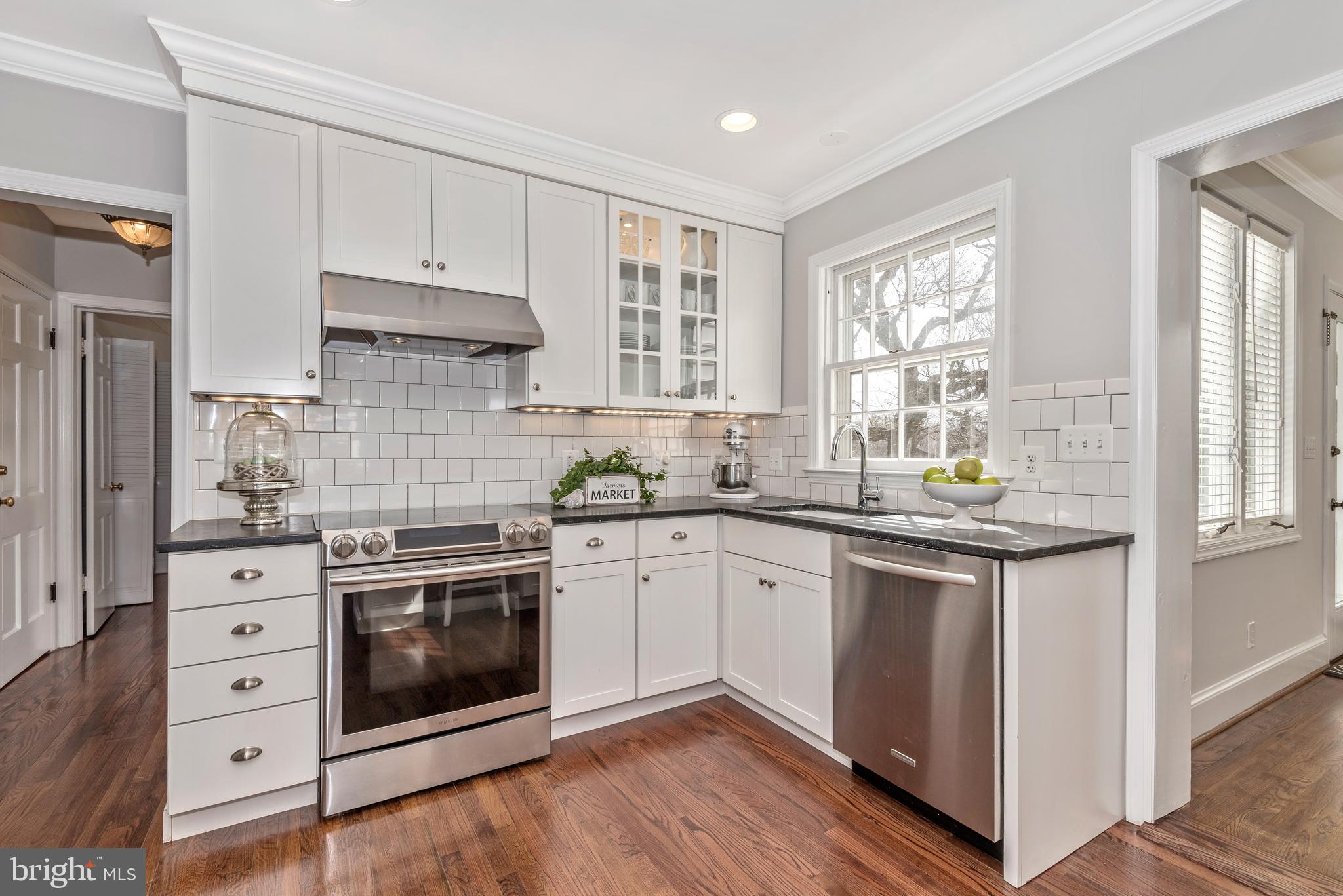 13904 Darnestown Road Gaithersburg, MD 20878 - Photo 16 of 42 Beautiful Shaker Cabinets and a Tile Backsplash