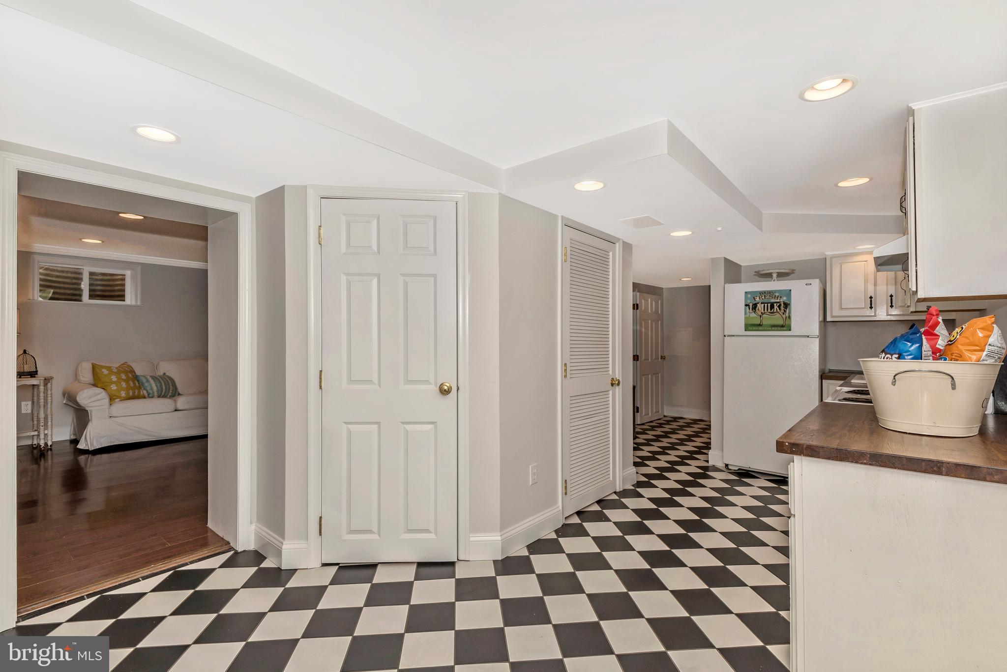 13904 Darnestown Road Gaithersburg, MD 20878 - Photo 31 of 42 Lower Level Kitchenette