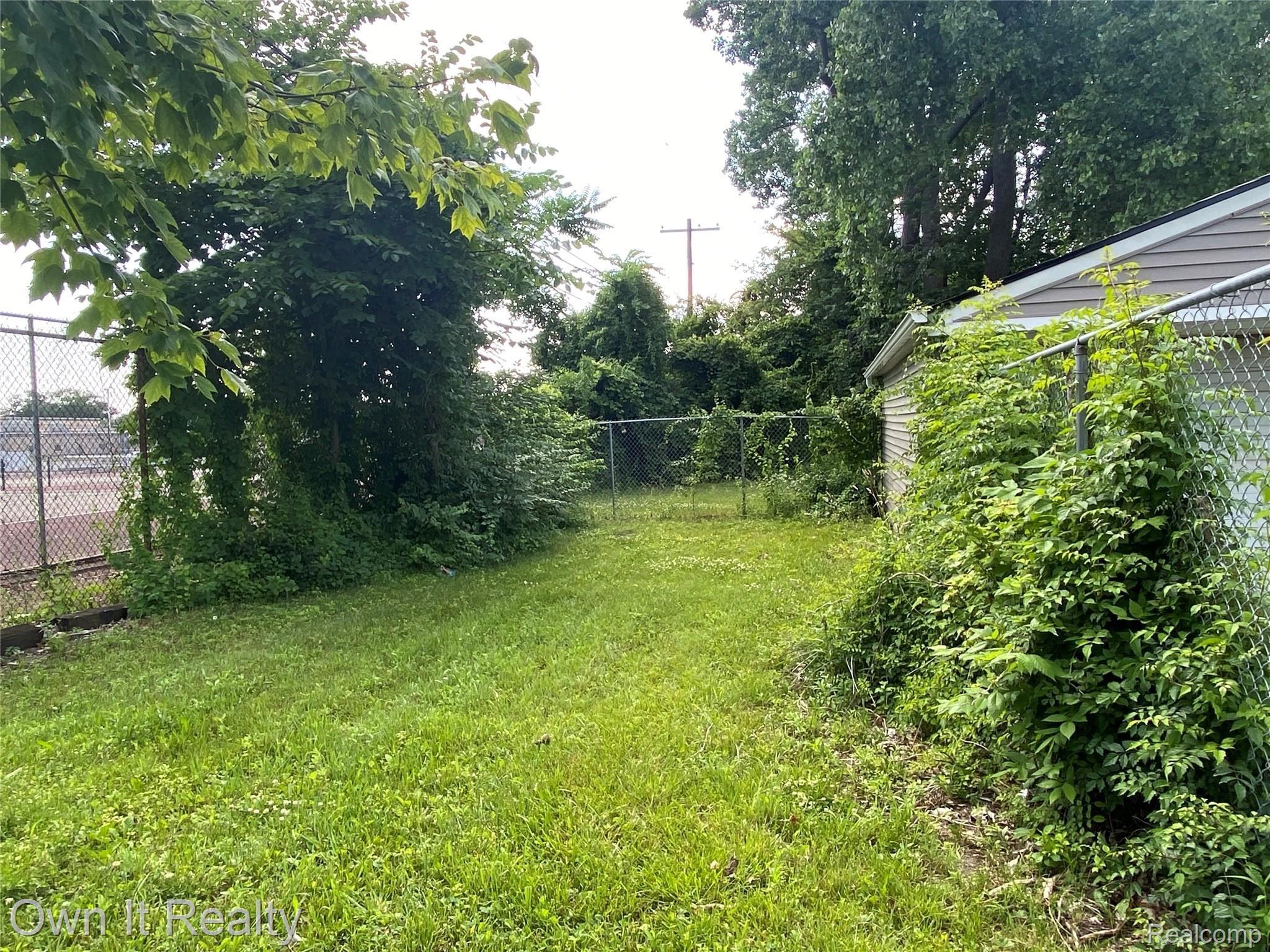 25373 Goddard Road Taylor, MI 48180 - Photo 21 of 24 IMG_1529.jpg