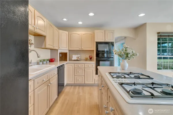 $825,000 | 15416 33rd Avenue East, Tacoma, WA 98446