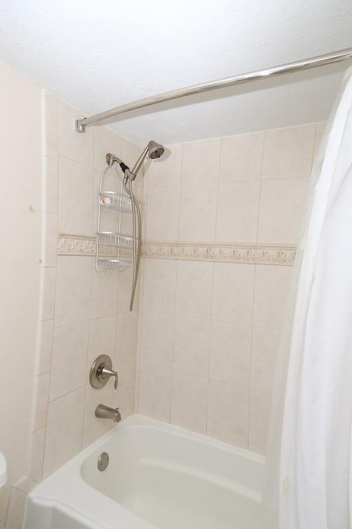 521 North Riverside Drive, Unit 602 Pompano Beach, FL 33062 - Photo 26 of 29 Master Bathroom