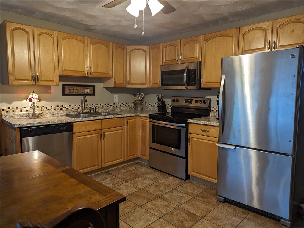 39 Edward Street Coventry, RI 02816 - Photo 14 of 39