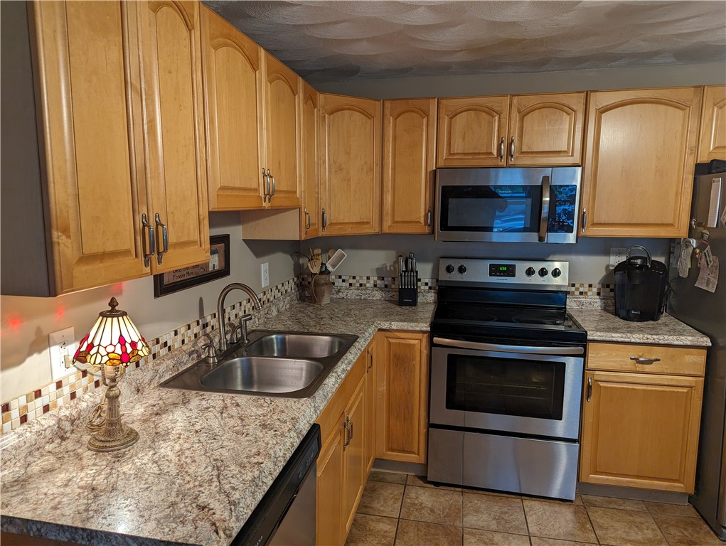 39 Edward Street Coventry, RI 02816 - Photo 15 of 39