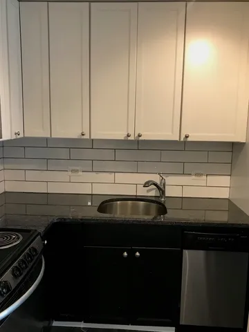 $1,850 | 1660 North LaSalle Drive, Unit 1403, Chicago, IL 60614