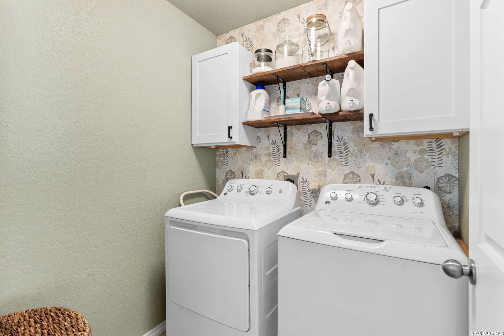3041 Turquoise Schertz, TX 78154 - Photo 10 of 19 a utility room with dryer and washer