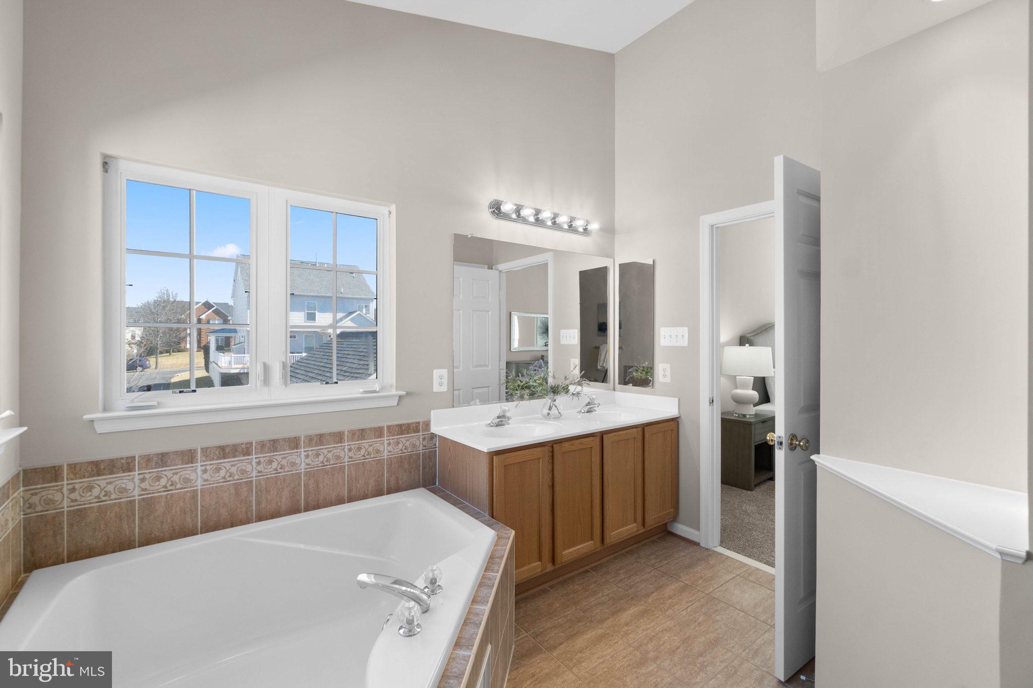 18425 Cornflower Road Boyds, MD 20841 - Photo 38 of 62 Master Suite 5 Piece Bathroom