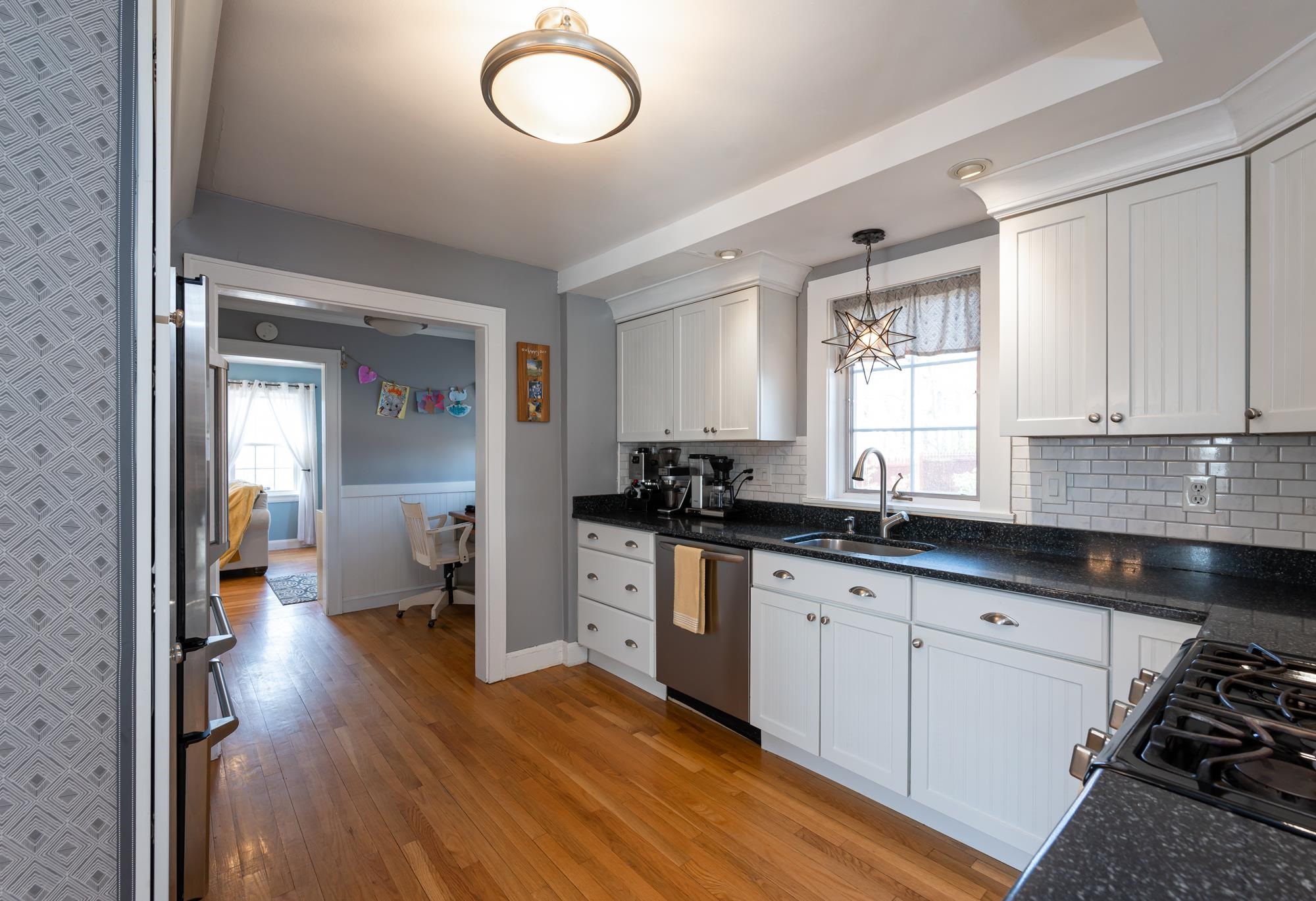 552 Smyth Road Manchester, NH 03104 - Photo 4 of 40