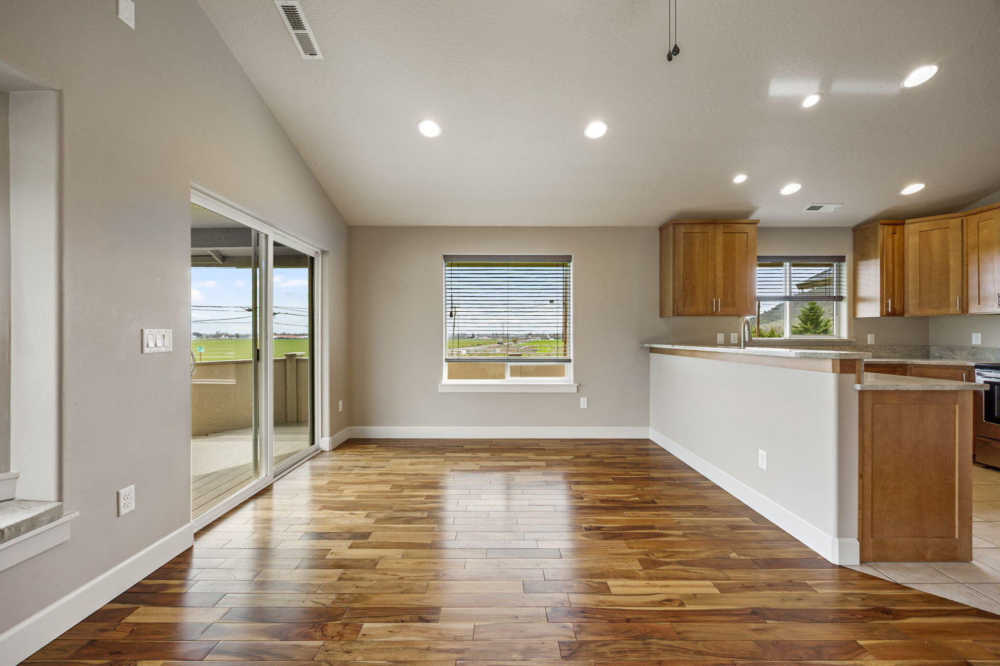 12045 Table Rock Road White City, OR 97503 - Photo 17 of 53 17
