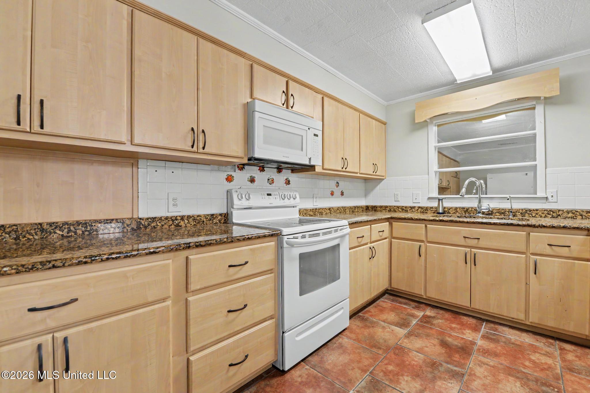 4800 Forrest Street Moss Point, MS 39563 - Photo 6 of 26 KITCHEN