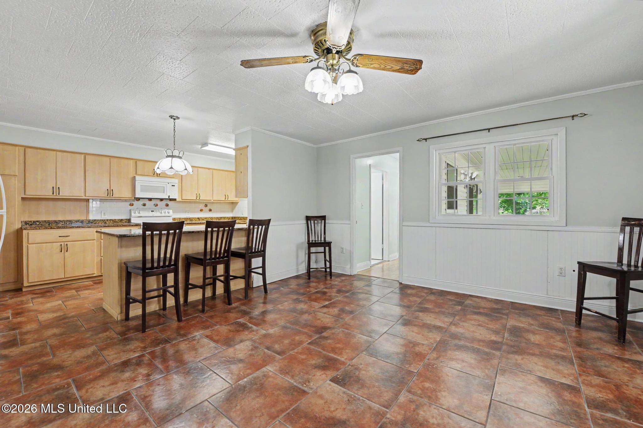 4800 Forrest Street Moss Point, MS 39563 - Photo 9 of 26 DINING AREA