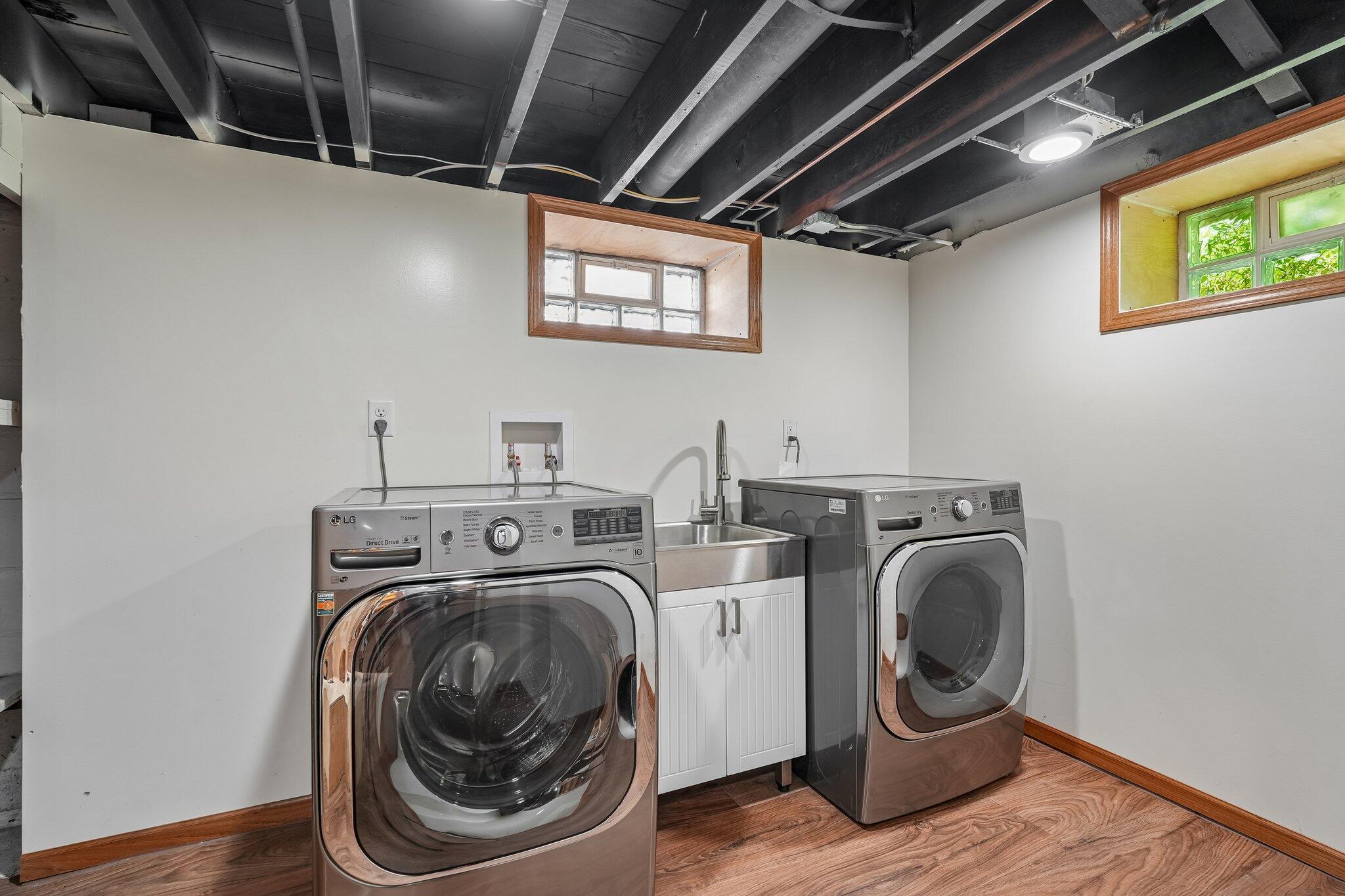9207 39th Avenue Pleasant Prairie, WI 53142 - Photo 40 of 48 Laundry area