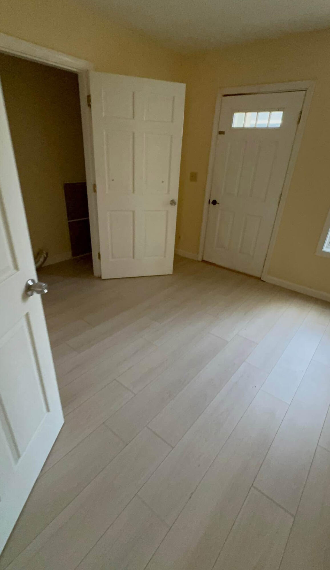 32 Spring Street Gardiner, ME 04345 - Photo 4 of 9 Living Room