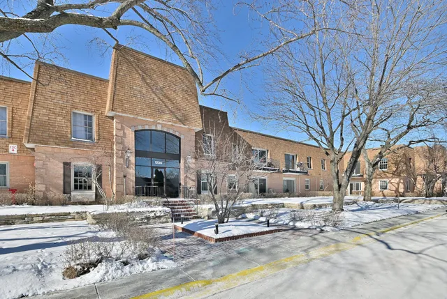 $395,000 | 1230 Park Avenue West, Unit 225, Highland Park, IL 60035
