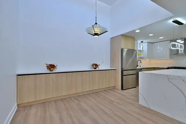 $395,000 | 1230 Park Avenue West, Unit 225, Highland Park, IL 60035