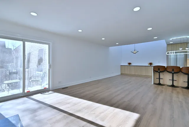 $395,000 | 1230 Park Avenue West, Unit 225, Highland Park, IL 60035