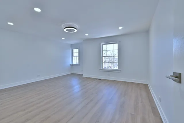 $395,000 | 1230 Park Avenue West, Unit 225, Highland Park, IL 60035