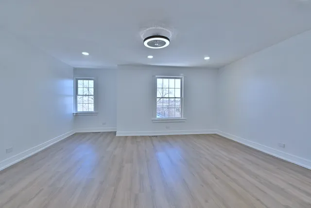 $395,000 | 1230 Park Avenue West, Unit 225, Highland Park, IL 60035