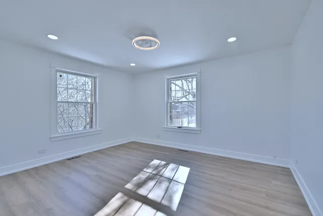 $395,000 | 1230 Park Avenue West, Unit 225, Highland Park, IL 60035