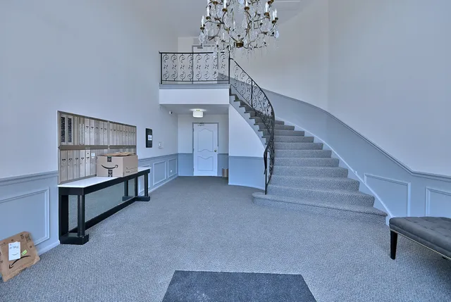 $395,000 | 1230 Park Avenue West, Unit 225, Highland Park, IL 60035